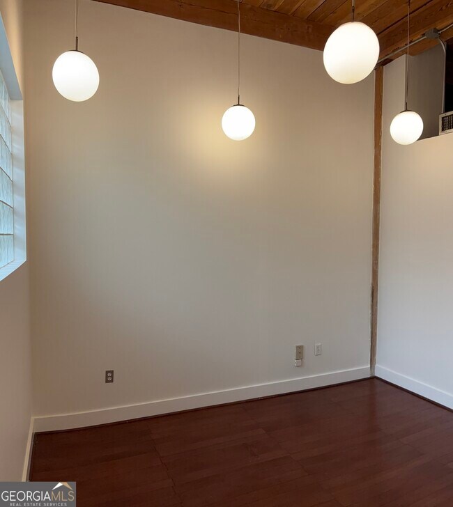 Building Photo - 204 Walker St SW