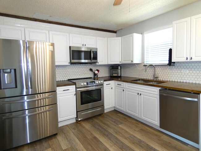 Building Photo - 1101 E College St