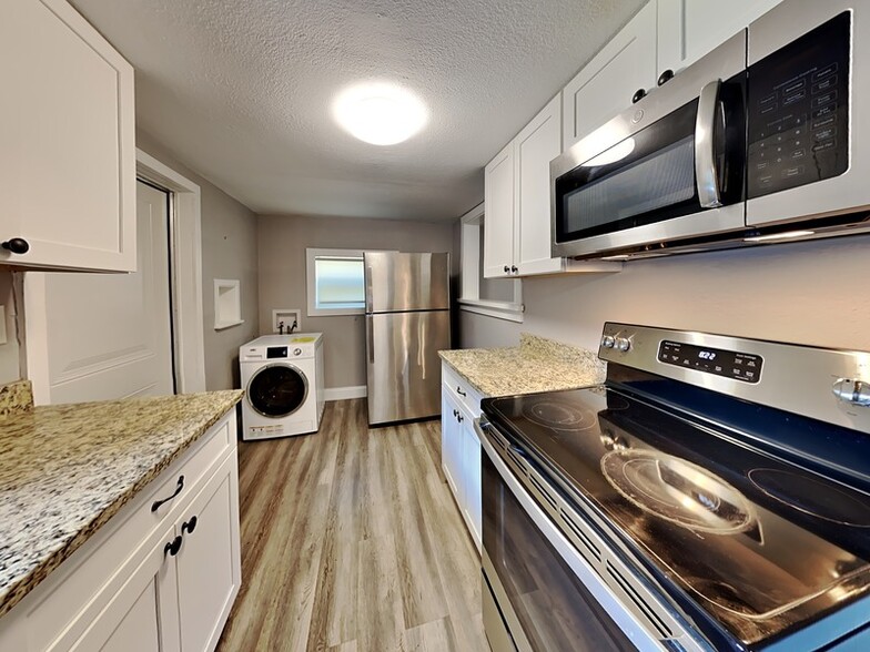 Building Photo - 1208 Francis Ave