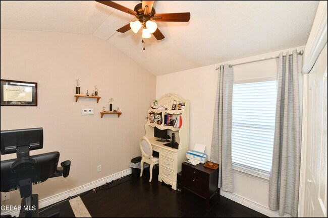 Building Photo - 5060 Silver Sands Ave