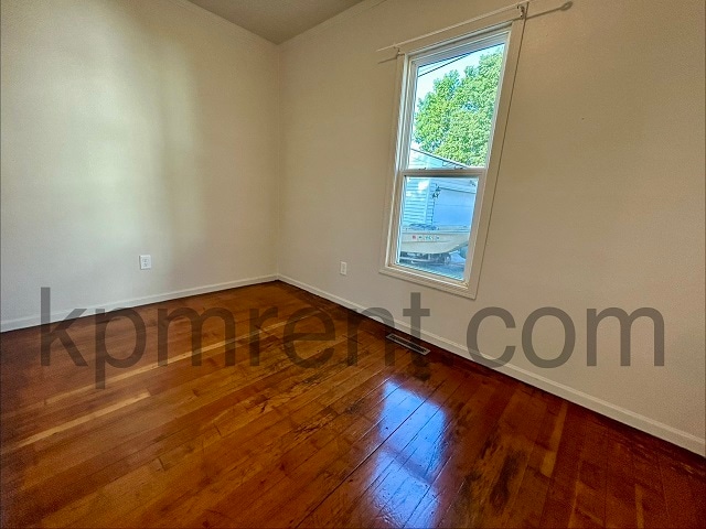 Building Photo - 912 2nd Ave NE