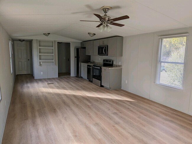 Building Photo - 51 Cushion Pl