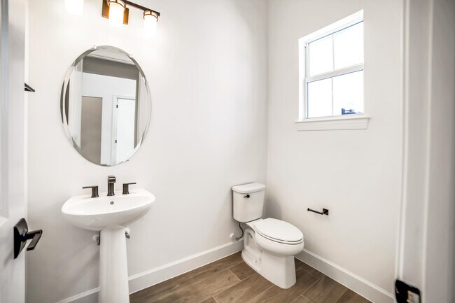 Building Photo - 20161 SE Bridgewater Dr