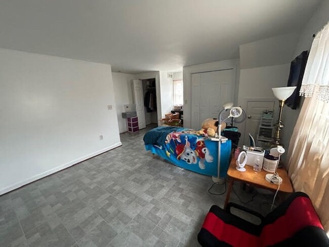 Building Photo - 3 Bedroom 1.5 Bathroom Available in Lancaster