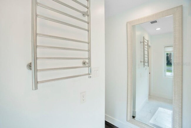 Building Photo - 812 East Blvd