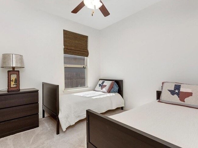 Building Photo - 5021 Pearl Cres Ln