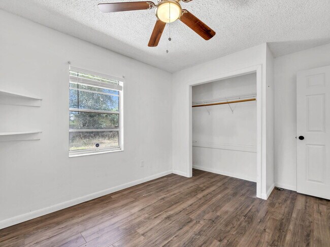 Building Photo - 627 Ferretti Ave