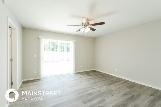 Building Photo - 5643 W Sunnyside Dr