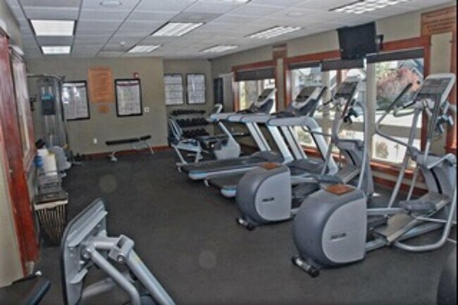 Building Photo - 2 Story Townhouse in Bend