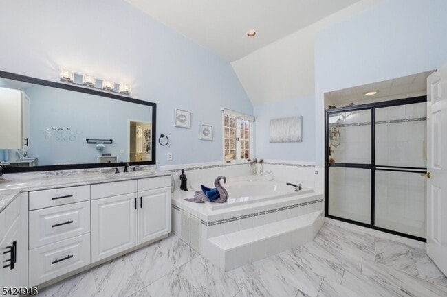 Building Photo - 11 Rosewood Ln