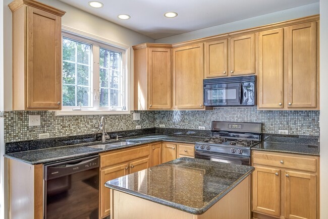 Building Photo - 2103 Templeton Gap Dr