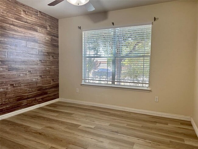 Building Photo - 155 Birdwell Ln