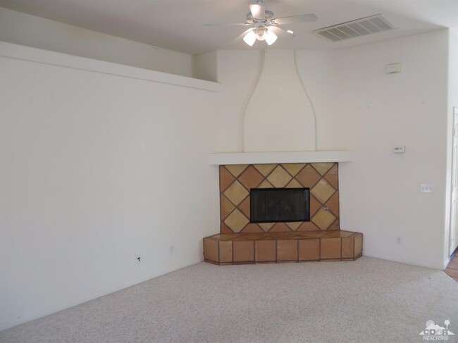 Building Photo - 53585 Avenida Velasco