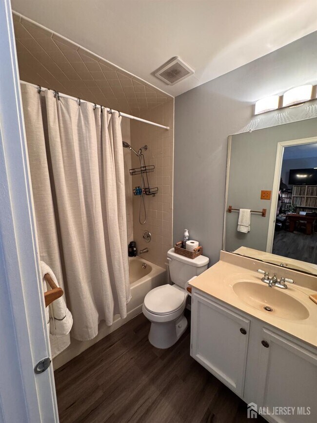 Building Photo - 337 Smithwold Rd