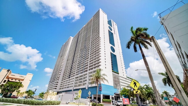 Building Photo - 1717 N Bayshore Dr