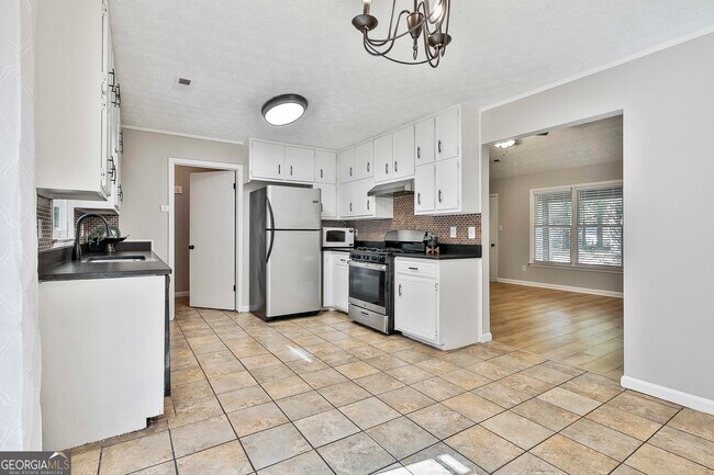 Building Photo - 37 7 Pines Cir