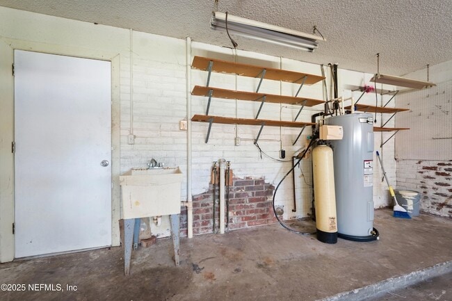 Building Photo - 2726 Winrock Dr W