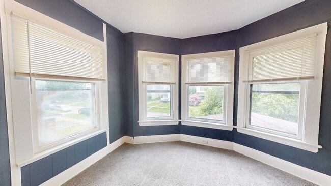 Building Photo - 3889 W 33rd St