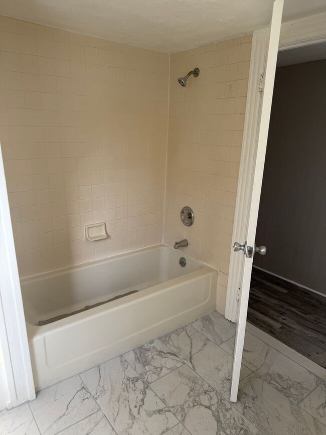 Building Photo - 332-334 Cincinnati Ave