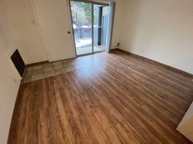 Building Photo - 1 Bedroom in Incline - 1 mi to Burnt Cedar!