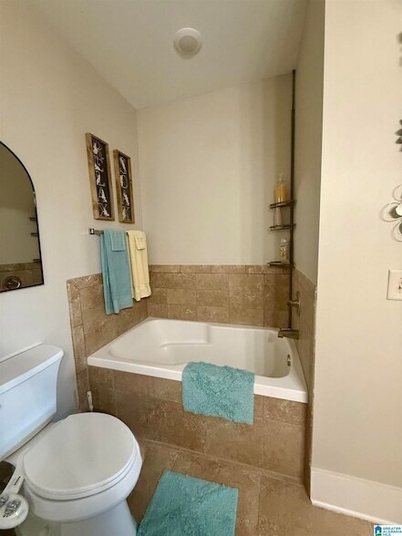 Building Photo - 475 River Forest Ln