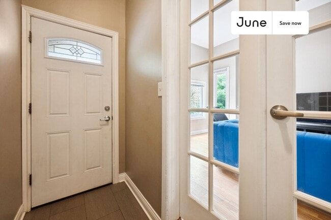 Building Photo - 2848 W Palmer