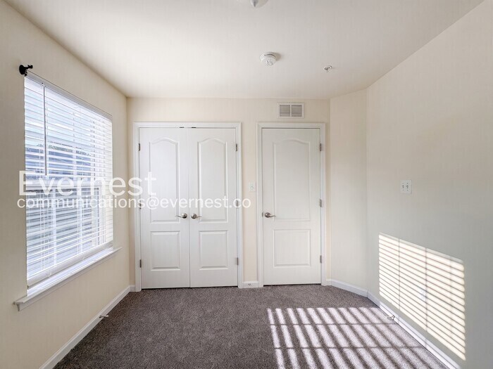 Building Photo - 6137 Hanlon St