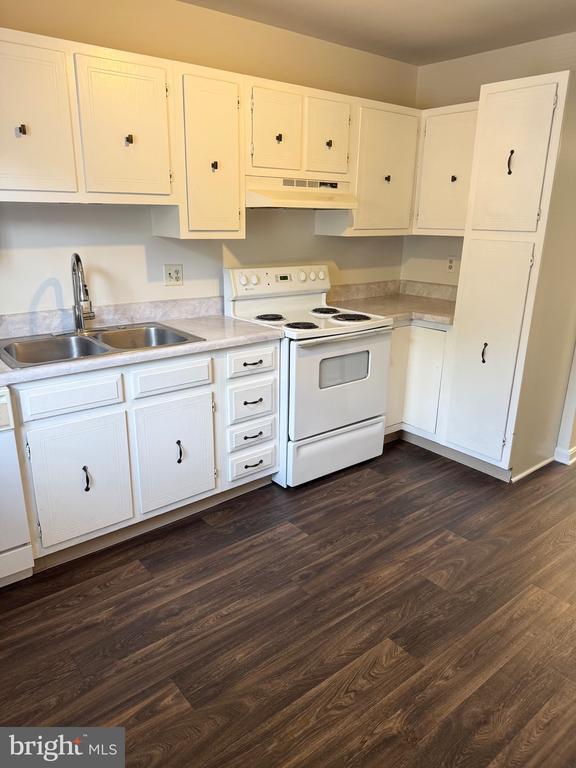 Building Photo - 413 Olde Greenwich Cir