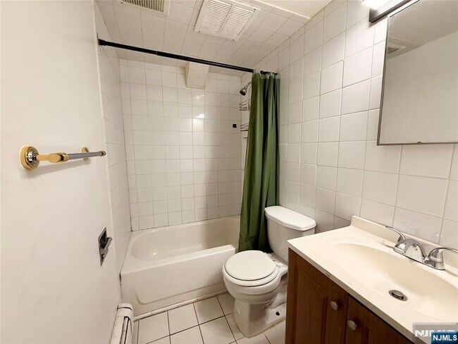 Building Photo - 12 Farview Terrace