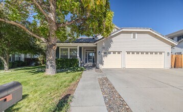 Building Photo - Welcome to this stunning 4-bedroom, 2.5-ba...