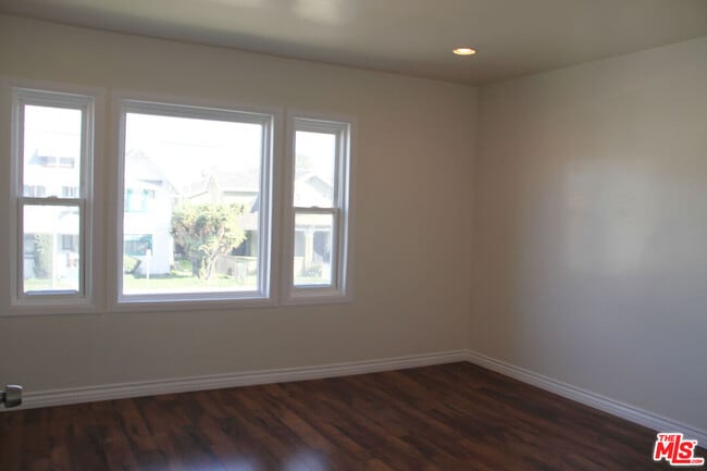 Building Photo - 4051 Normandie Ave