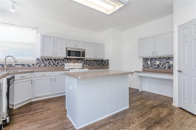 Building Photo - 513 Pineview Ln