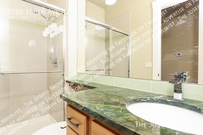 Building Photo - 2310 100th Ave NE