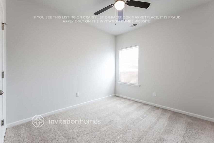 Building Photo - 203 White Flds Ave