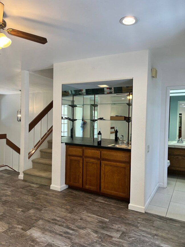 Building Photo - Spacious 2 Bedroom 2-1/2 Bathroom Townhome with 2-car garage in La Jolla near UCSD