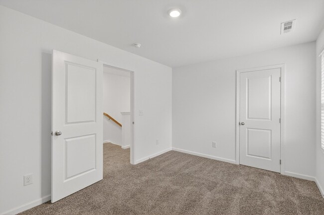 Building Photo - 4909 Russell David Dr