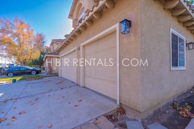 Building Photo - Move in Ready Beautiful 4 Bed Home in Tracy - Full Bed/Bath on 1st floor