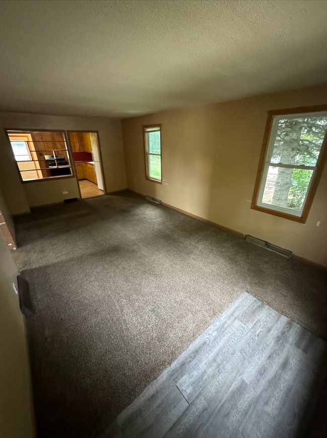 Building Photo - "Charming 3-Bedroom Retreat on Norwood Street – Your Cozy Brainerd Haven Awaits!"