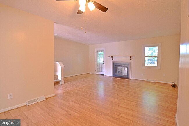 Building Photo - 22426 Greenview Ct