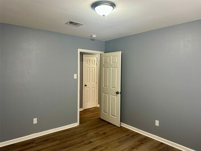 Building Photo - 15770 Chimney Rock Rd