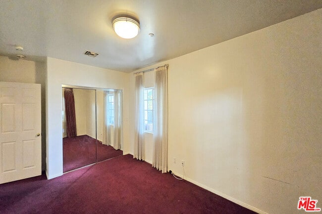 Building Photo - 302 N Griffith Park Dr