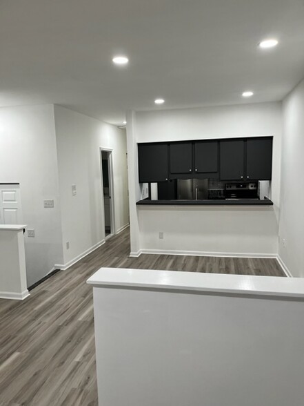 dining area - 303 Hudson Ave