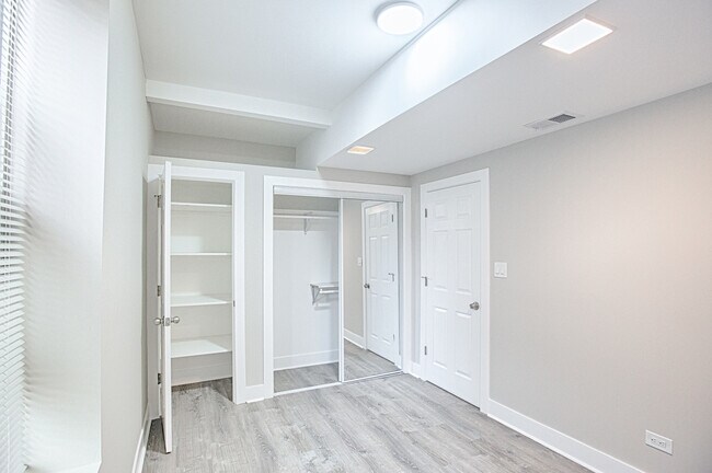 Building Photo - 1918 N Wood St