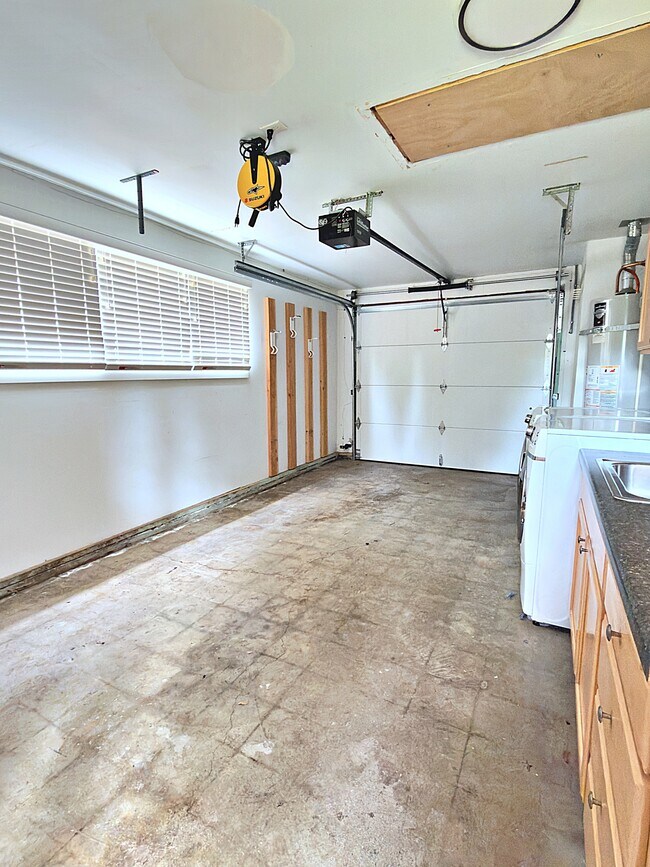Building Photo - 12820 SW Edgewood St