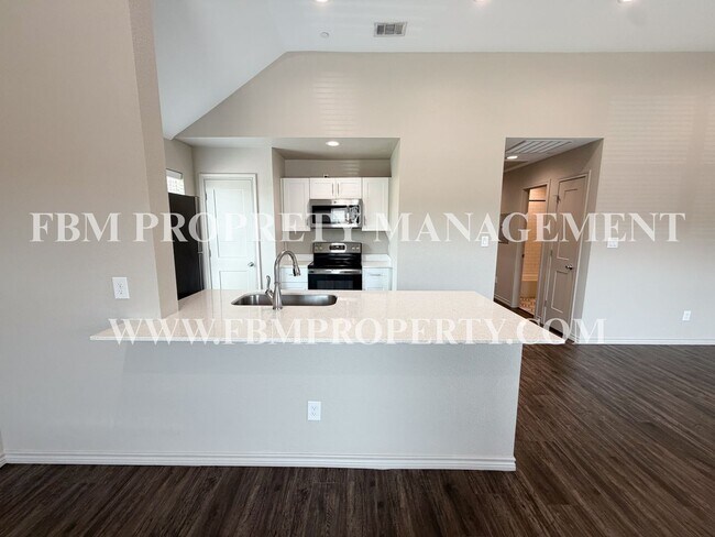 Building Photo - 1203 N Clay St