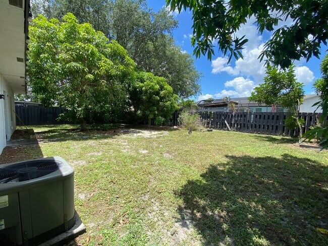 Building Photo - 118 Mayorca Ct