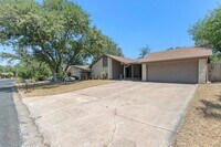 Building Photo - 9011 Quail Valley Dr