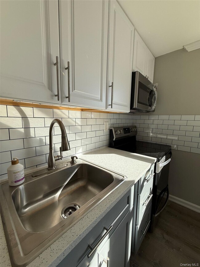 Building Photo - 44 Pine St