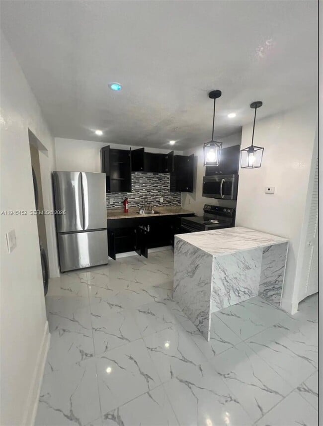 Building Photo - 3400 SW 40th Ave