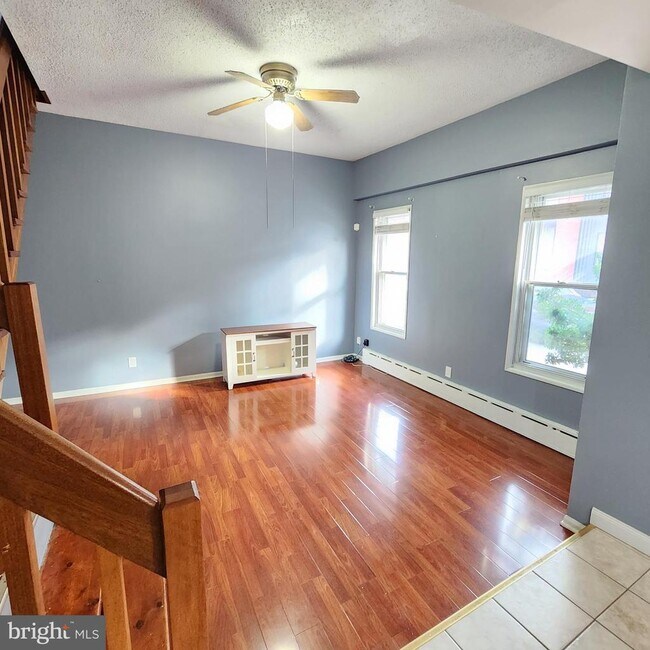 Building Photo - 1539 E Moyamensing Ave